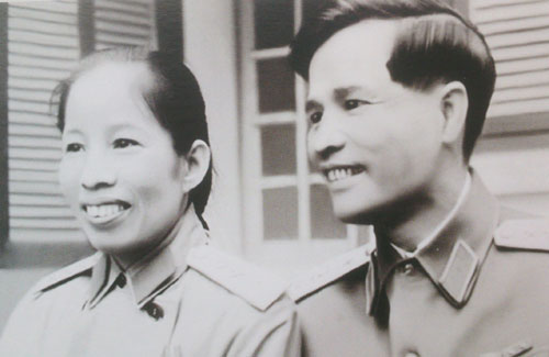 Đại tướng Nguyễn Chí Thanh và vợ  - Ảnh: Tư liệu gia đình