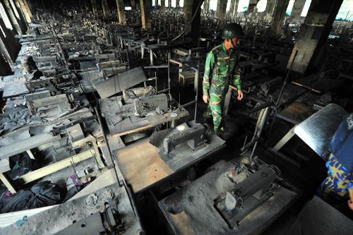 Vụ hỏa hoạn kinh hoàng ở xí nghiệp Tazreen - Ảnh: AFP