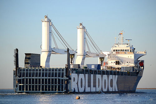 Tàu vận tải hạng nặng Rolldock Sea dài 142 m, rộng 24 m, có tải trọng khoảng 7.000 tấn - Ảnh: Marinetraffic