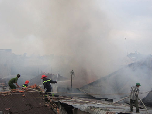 Cháy tại khu phố chợ Cái Nhum