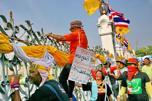 Phe biểu tình Thái Lan vận động lập chính quyền mới