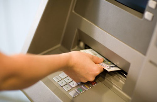 “Đục khoét” máy ATM tại châu Âu
