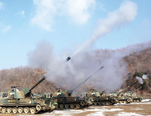Lính Hàn Quốc tập trận bắn đạn thật gần biên giới với Triều Tiên