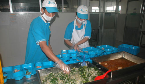 Chế biến thức ăn sạch trong KCX Tân Thuận
