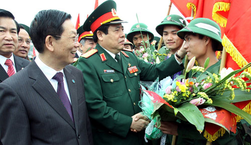 Đại tướng Phùng Quang Thanh động viên tân binh tại quận Ba Đình, Hà Nội