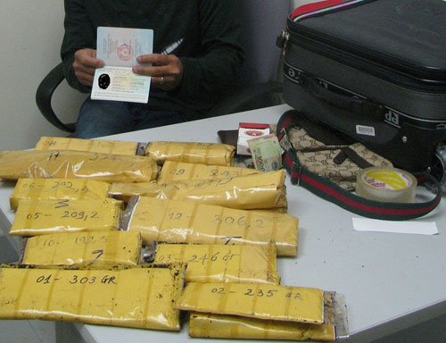 Tang vật chất ma túy phát hiện trong hành lý xuất cảnh của ông Trần Minh Đạt