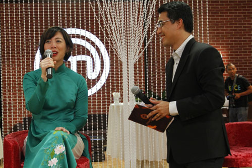 Christine Hà tại buổi họp báo