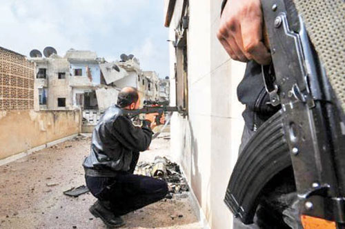 Các tay súng nổi dậy chiến đấu tại Syria 