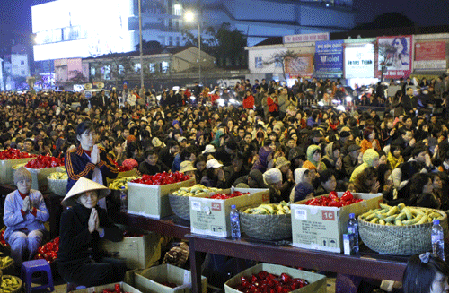 Hàng ngàn người dự lễ cầu an Khánh 15