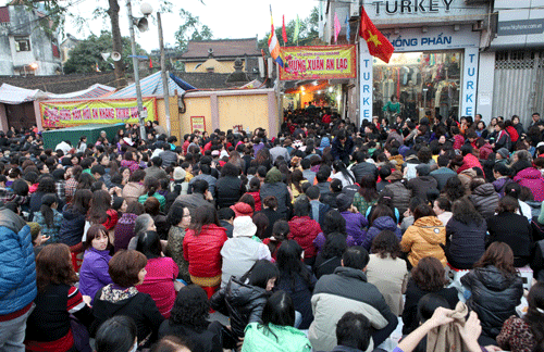 Hàng ngàn người dự lễ cầu an Khánh 2