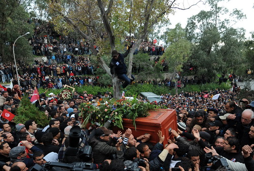 Bạo lực dữ dội tại đám tang lãnh tụ đối lập ở Tunisia