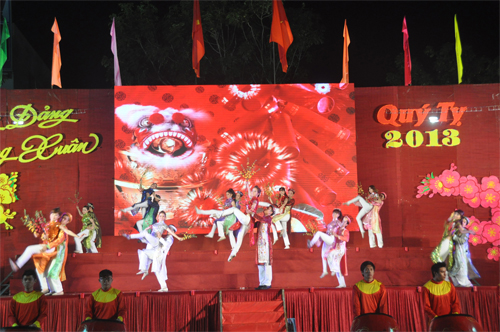 Bình Định: Mưa to trong đêm dạ hội giao thừa xuân Quý Tỵ 2013 