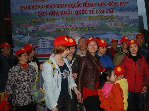 1.500 du khách Trung Quốc xông đất Việt Nam qua cửa khẩu quốc tế Lào Cai