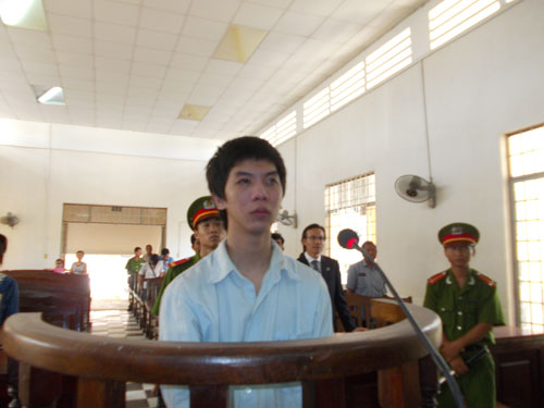 Lãnh 8 năm tù vì “yêu” trẻ 12 tuổi