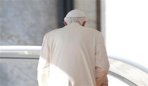 Giáo hoàng Benedict từ biệt trong lặng lẽ