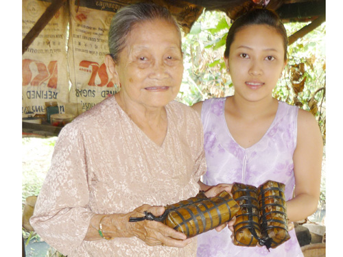 Bánh tét lá cẩm nhà họ Huỳnh