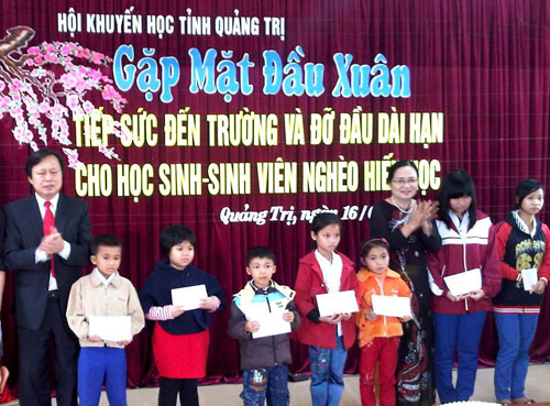 Trao học bổng