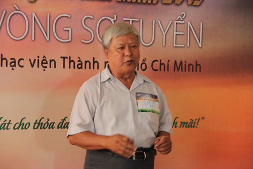 Bác Nguyễn Hữu Hoàng trên sân khấu