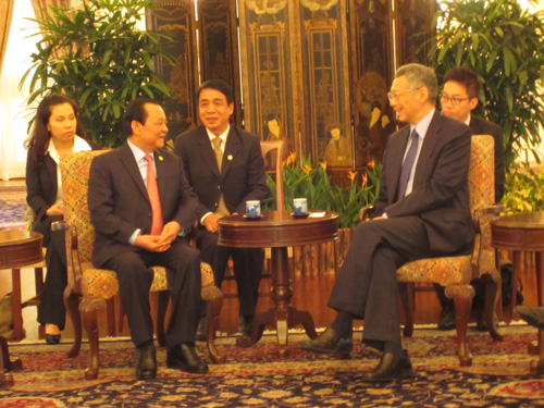 Bí thư Thành ủy TP.HCM  hội đàm với Thủ tướng Singapore Lý Hiển Long tại Phủ Istana 