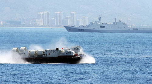 Tàu đổ bộ Tỉnh Cương Sơn và tàu đệm khí mới của Trung Quốc 