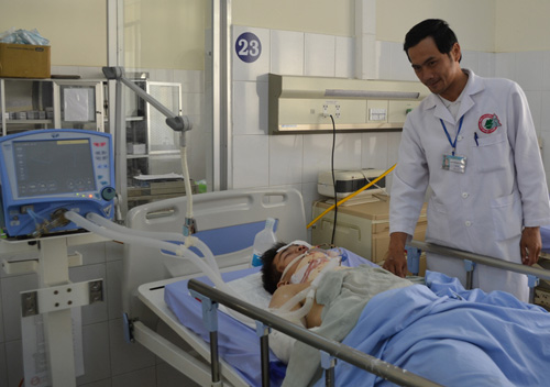 Học sinh té lầu được điều trị tại BV Lâm Đồng