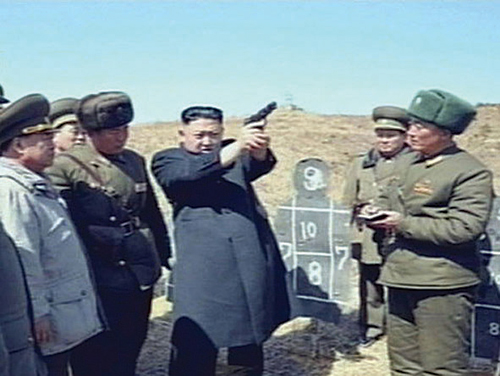Ông Kim Jong-un thị phạm bắn súng