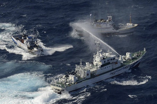 Các tàu cá Đài Loan trong một cuộc đụng độ với tàu tuần duyên Nhật gần Senkaku/Điếu Ngư Đài 