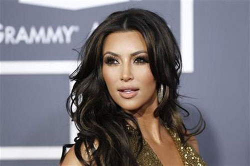 Kim Kardashian làm đẹp bằng… máu