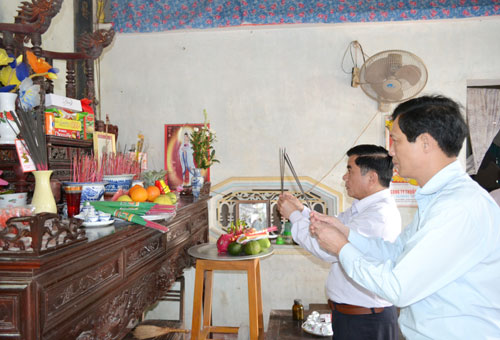 Bí thư tỉnh ủy Thái Bình thăm gia đình liệt sĩ Gạc Ma