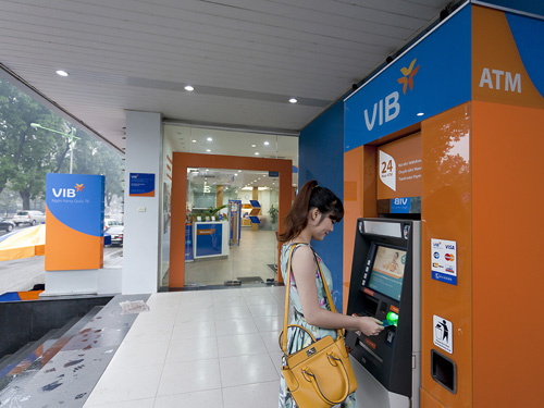 VIB miễn phí rút tiền tại ATM của tất cả các ngân hàng nội địa