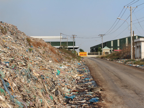 Nhà máy xử lý rác “trùm mền” trên núi rác