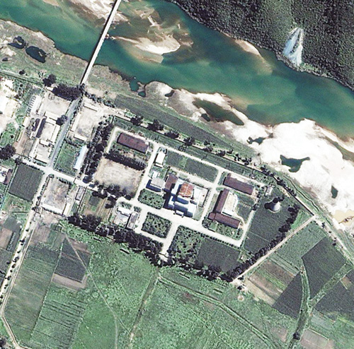 Hình ảnh tổ hợp Yongbyon được vệ tinh chụp vào năm 2002 