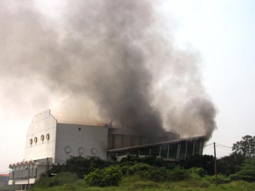 Cháy lớn ở Trung tâm văn hóa tỉnh Quảng Bình 1