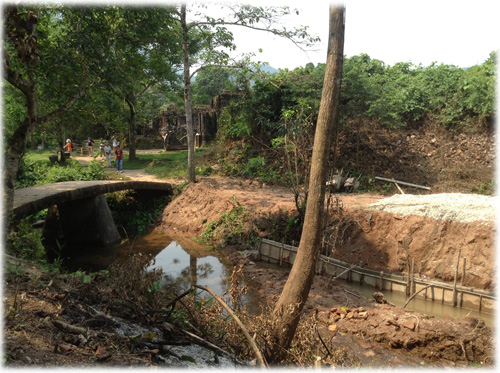 Suối cổ Mỹ Sơn bị bê tông hóa 