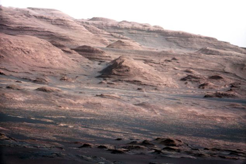 Hình ảnh rõ nét của đỉnh Sharp, nơi Curiosity sẽ trực chỉ trong nay mai