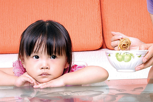 Nỗi lo về mất cân bằng dinh dưỡng khi bé không chịu ăn