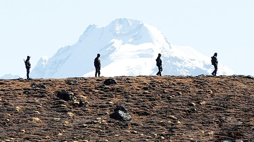 Lính Ấn Độ tuần tra khu vực biên giới với Trung Quốc