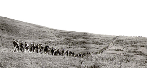 Cảnh hành quân vượt Trường Sơn của quân Giải phóng