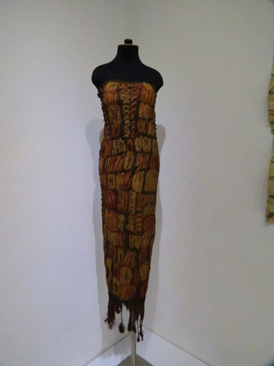 Váy áo bằng sợi cọ nhuộn cục bộ được phụ nữ Dida ở phía nam Bờ Biển Ngà thực hiện đầu thế kỷ 20 2