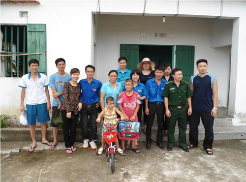 Đoàn viên thanh niên tỉnh Quảng Ninh thăm gia đình anh chị Hiển - Cảnh