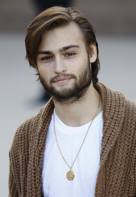 Douglas Booth “thay” Leonardo DiCaprio làm Romeo 