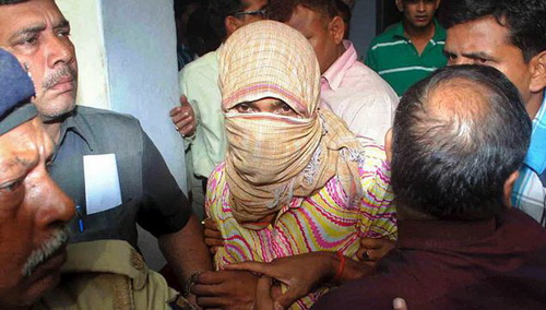Nghi phạm vụ hiếp dâm bé gái 5 tuổi tại Ấn Độ bị bắt khi đang cố gắng lẩn trốn đến nhà người thân ở bang Bihar, phía đông Ấn Độ - Ảnh: Reuters