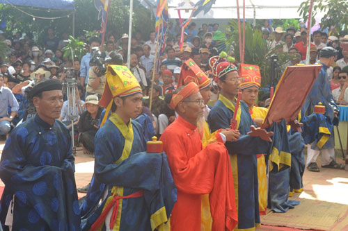 Lễ Khao lề thế lính Hoàng Sa- lễ hội của nhân dân 5