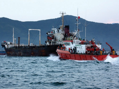 Bắt tàu nước ngoài xâm phạm vùng biển Việt Nam