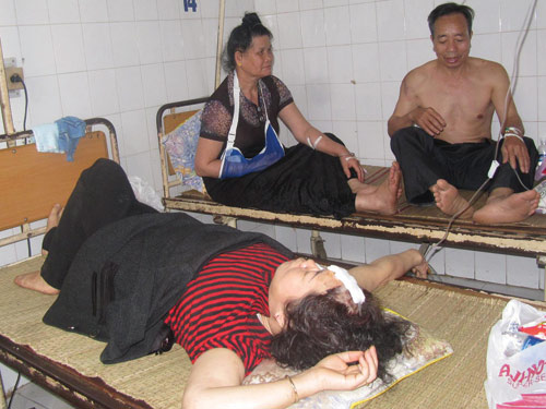 Xe chở du khách Việt bị lật tại Lào, 3 tử vong, 28 người bị thương