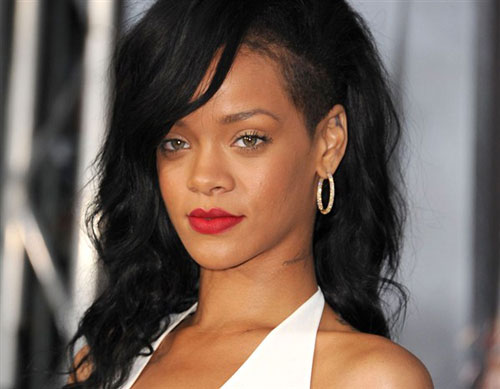 Rihanna lại hủy show vì bệnh