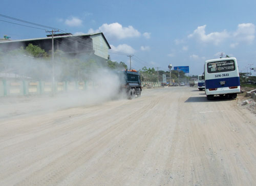 Khổ sở đường sá đầy bụi  