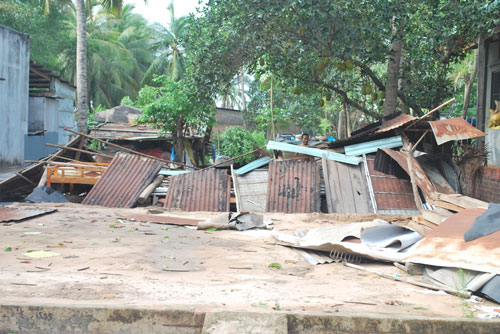 Tây Ninh: Lốc xoáy làm tốc mái hàng trăm căn nhà