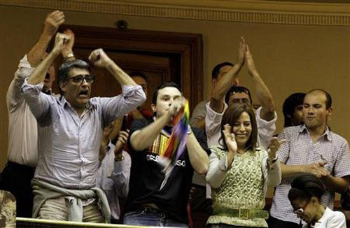 Uruguay thông qua dự luật hôn nhân đồng giới