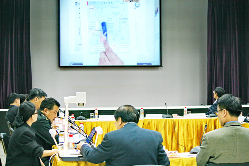 Các nhà nghiên cứu và chuyên gia về biển Đông của  Thái Lan và Việt Nam trong một hội thảo ở Bangkok 1